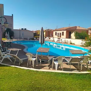 Con Piscina E Campo Da Tennis Condominiale Villasimius